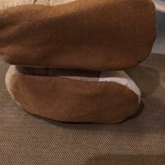 Mud pie 0-6mo booties - Picture 3 of 5